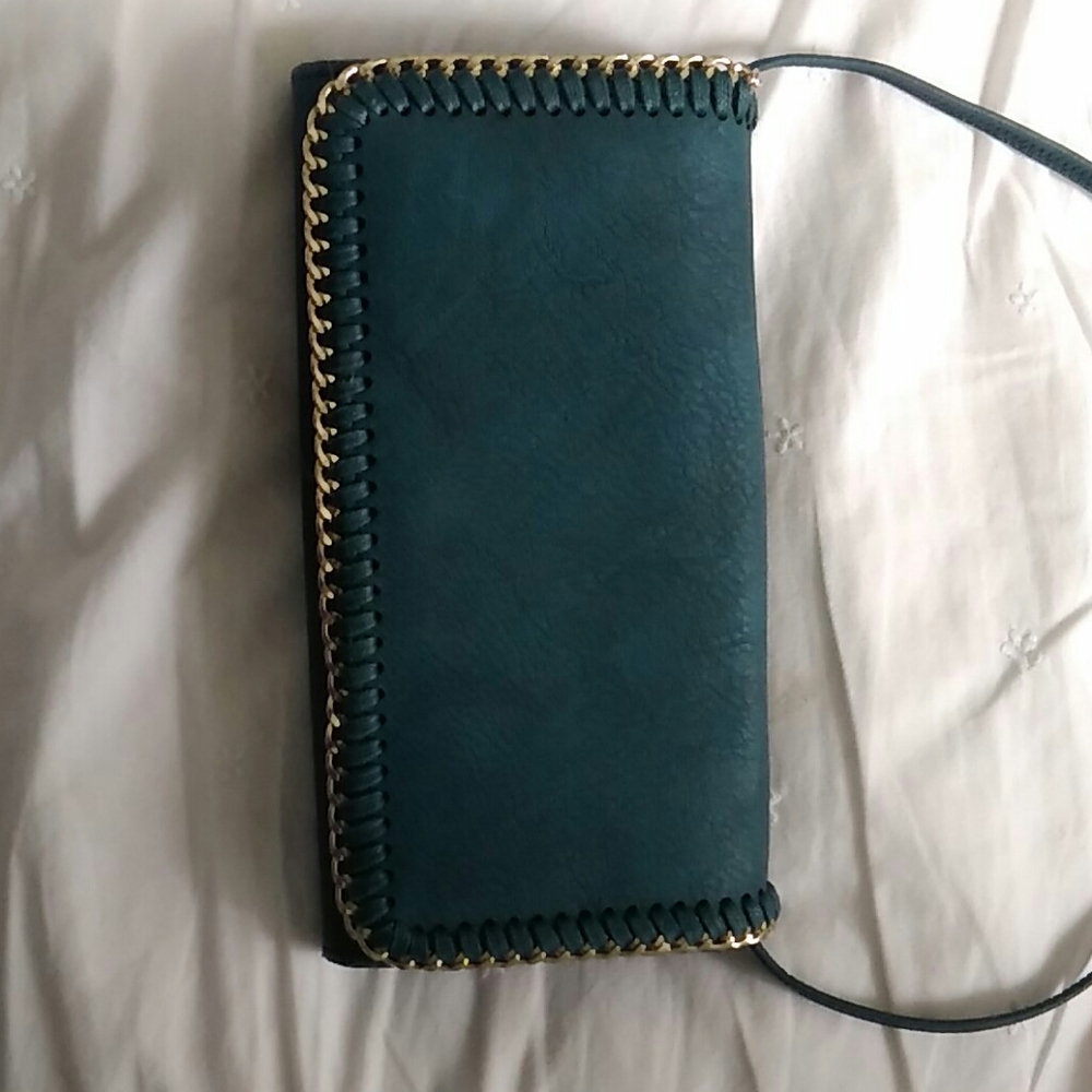 Urban Expressions vegan green clutch